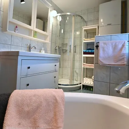 Captain's - Free Parking *